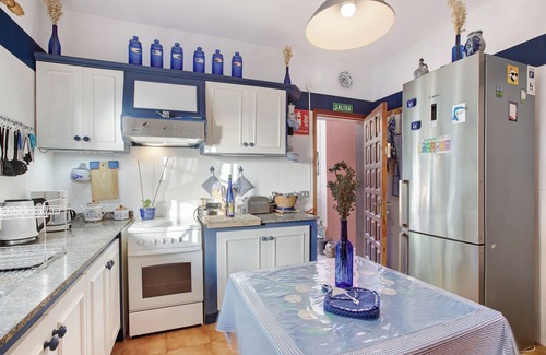 Tejina House | Vacation Home "Petite Paradise" with Sea Views, Shared Pool & Wi-Fi