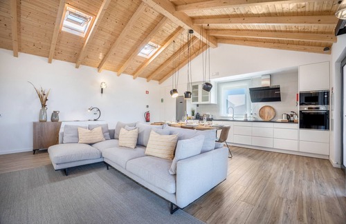 Bemparece House | Vacation Home "Planalto Vicentino - Casa Rosmaninho" with Pool, Terrace & Wi-Fi