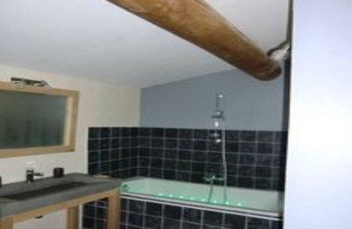 Seguret House | Vacation home rental 6 persons near Vaison La Romaine