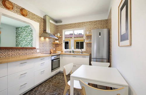 Ruigomez House | Vacation Home "Rosa Vieja" with Mountain View, Private Terrace & Wi-Fi