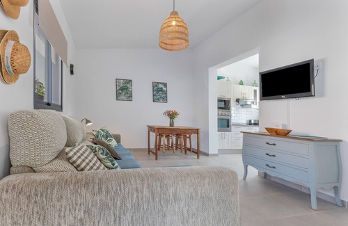 Ajuy House | Vacation Home 'Ternemoyschool' with Mountain View, Private Terrace and Wi-Fi