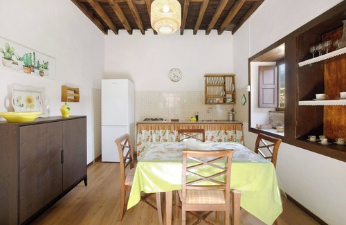 Villa de Arico House | Vacation Home "Villa Esperanza" with Mountain View, Private Terrace & Wi-Fi