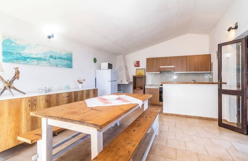 Paduledda House | Vacation Home Villa Agnese with Sea View, Terrace & Garden