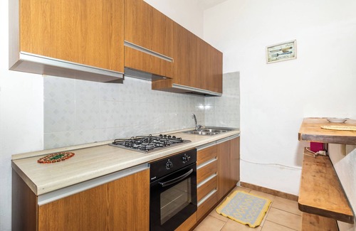 Paduledda House | Vacation Home Villa Agnese with Sea View, Terrace & Garden