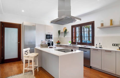 Maguez House | Vacation Home 'Villa Tahoyo' with Mountain View, Private Terrace and Wi-Fi