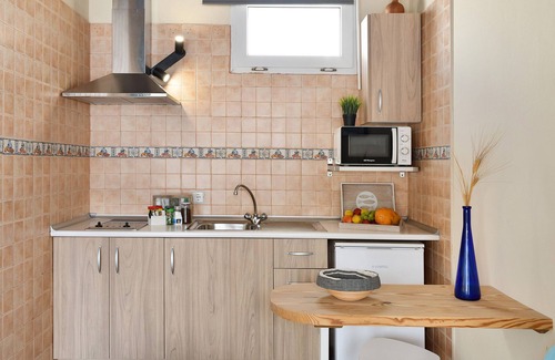 El Golfo Apartment | Vacation Home "Viviendas El Pescador - Timón" with Sea View, Private Terrace & Wi-Fi