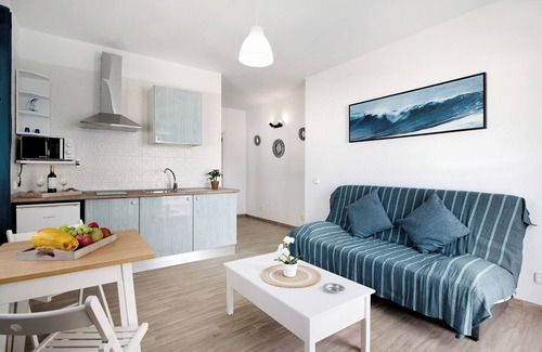 El Golfo House | Vacation Home "Viviendas El Pescador - Ancla" with Sea View, Private Terrace & Wi-Fi