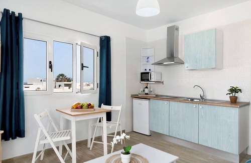 El Golfo House | Vacation Home "Viviendas El Pescador - Ancla" with Sea View, Private Terrace & Wi-Fi