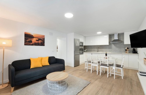 Valverde House | Vacation Home 'Vivienda El Viajero' with Sea View, Private Terrace and Wi-Fi