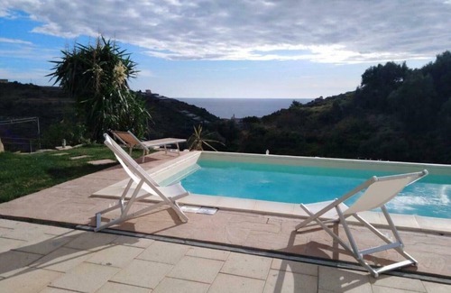 Pompeiana Apartment | Vacation home with 3 apartments with private garden with sea view and swimming pool!
