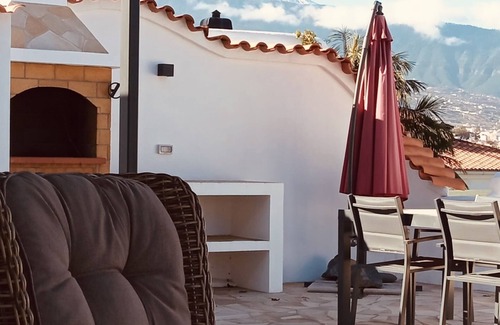 Los Gomez House | Vacation home with sea view, tropical garden and pool