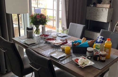 Renesse Ski Chalet | Vacation home with TOP equipment, only 8 minutes walk to the beach, dogs allowed