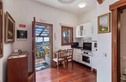 Las Lagunetas Apartment | Vacation 'Junior Suite' with Mountain View, Wi-Fi and Air Conditioning