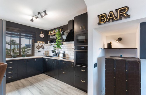 Geafond Villa | Vacation 'La Casa Del Volcano Corralejo' with Sea View, Private Pool and Wi-Fi