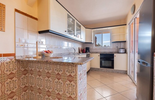 Bahia Calma Apartment | Vacation 'Lanzarote' with Shared Pool, Wi-Fi and Air Conditioning