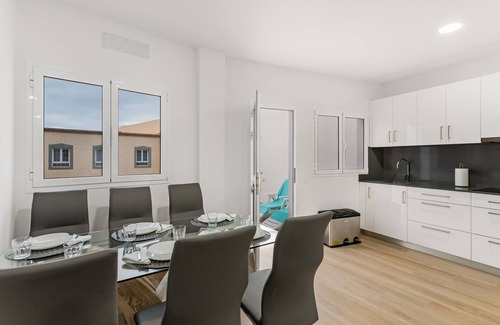 Las Vegas Apartment | Vacation 'Lola' with Mountain View, Private Terrace and Wi-Fi