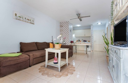 Puerto de Santiago Apartment | Vacation 'Nos Lo Merecemos' with Mountain View, Shared Pool and Wi-Fi