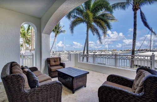 Lantana House | Vacation Palm Beaches with Boat tours