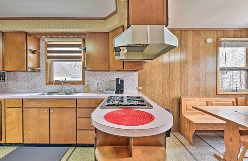 Lackawanna Cottage | Vacation Rental ~ 8 Mi to Keybank Center!
