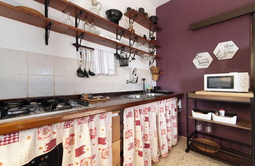El Risco Apartment | Vacation Rental 'Brownie Apartment' with Sea View, Private Terrace and Wi-Fi