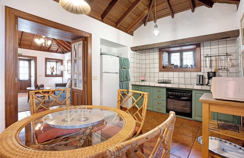 Las Indias House | Vacation Rental 'Casa Rural La Caldera' with Sea View, Pool & Wi-Fi