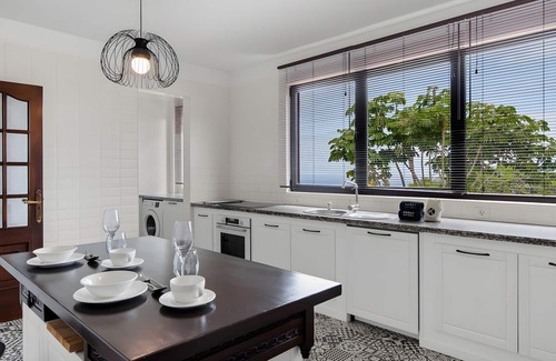 Las Arenas Villa | Vacation Villa 'Karat Salvaje' with Sea View, Wi-Fi and Air Conditioning