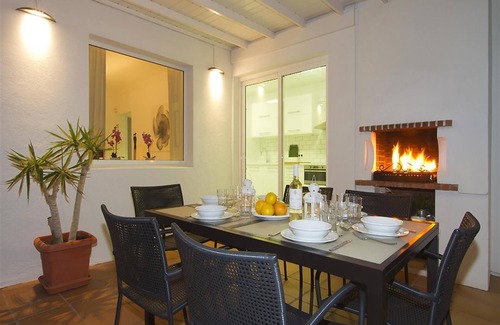 Puerto del Carmen Villa | Vacation Villa 'Benedicte' with Sea View, Wi-Fi and Air Conditioning