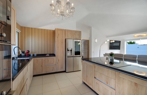 Complejo turistico Amarilla Golf Villa | Vacation Villa 'Casa Zara' with Sea View, Wi-Fi and Air Conditioning