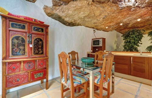 Teguise Villa | Vacation Villa 'El Cactus' with Shared Pool and Wi-Fi