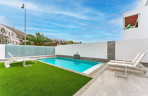 Los Cristianos Villa | Vacation Villa 'Karat Portofino' with Sea View, Wi-Fi and Air Conditioning