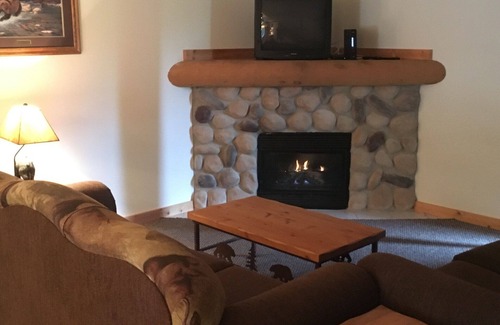 Utica Villa | Vacation Villa Located Near Starved Rock and Matthiessen State Parks!