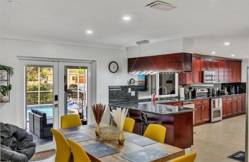 Hollywood Hills House | Vacation Villa W Heated Pool Beach & Casino