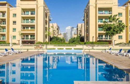 The Greens Apartment | Vacationer l Modern 1 Bedroom l Aesthetic Interior l Free Wi-Fi