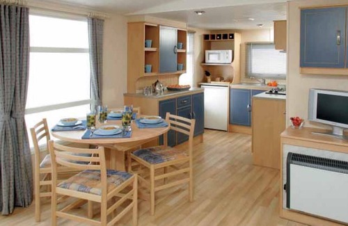 Scharendijke Ski Chalet | Vacations in Holland: Mobile Home Campsite "De Strandloper" in Scharendijke