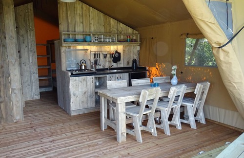 Kamperland RV Rental | Vakantie in Kamperland, Safaritent Voor 6 Personen, Dichtbij Strand en zee