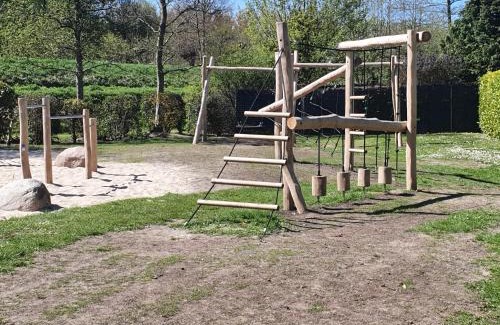 Wemeldinge House | Vakantiehuis op Villapark Oesterbaai aan zee , met speeltuin grenzend aan de tuin