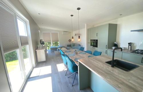 Scherpenisse Ski Chalet | Vakantiepark de Zeeuwse Parel - de Schelde