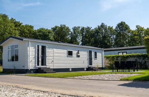 Scherpenisse Ski Chalet | Vakantiepark de Zeeuwse Parel - Sunset