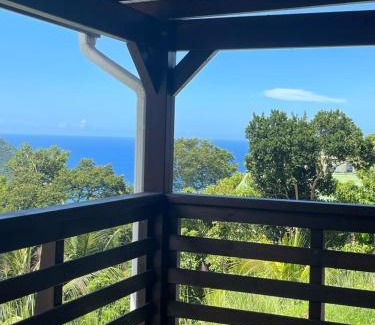 Cafeiere Apartment | "Valériane" superbe studio vue panoramique grande anse