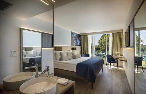 Suha Punta Hotel | Valamar Carolina Hotel & Villas