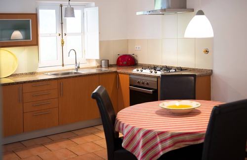 Abris House | Vale do Guizo Casa Sul, comfortable home in the countryside, close to the sea