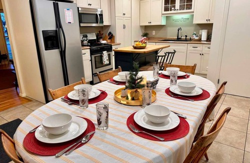 Valparaiso House | Vale of Paradise: 5min to Downtown, 20min to Dunes