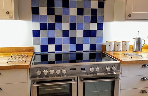 Lincoln Cottage | Valentine Cottage. Lovely Country House & Garden. Near Lincoln.n