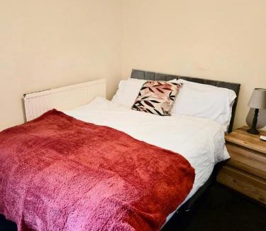 Northampton House | Valla Haven Serviced Private Room in Northampton Centre with WiFi