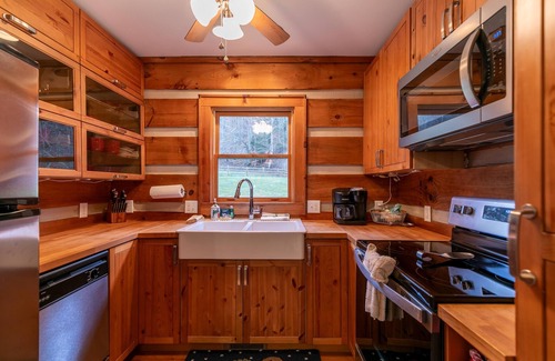 Boone House | Valle Creek Cabin - Hot tub, pool table, fire pit, creek, screened porch.