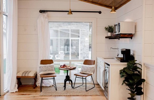 Lake Forest Estates House | Vallee Suite at Baetje Farms