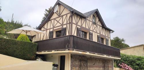 Saint-Leonard House | Valleuse