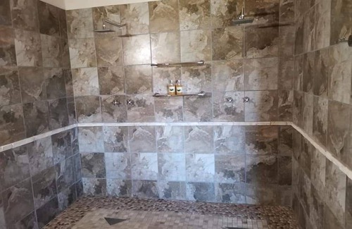 Nelson Mandela Bay Cabin | VALLEY BUSHVELD COUNTRY LODGE