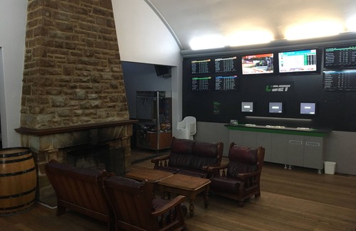 Tanunda Hotel | Valley Hotel