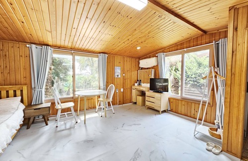 Seogwipo City House | Valley Log Pension